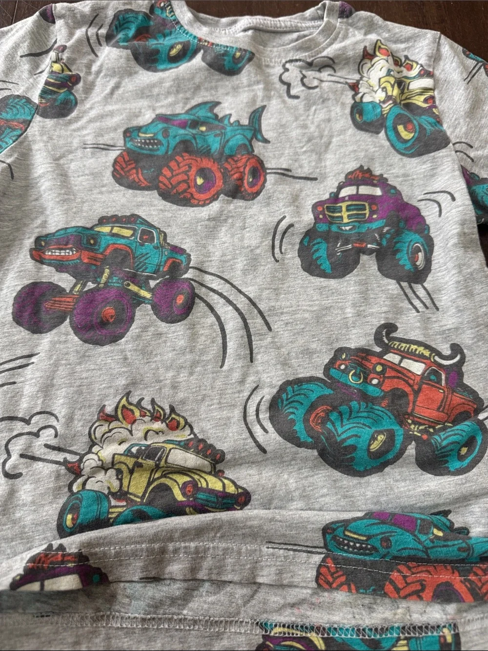 6 assorted boys short sleeve shirts (Nike, old navy, primark)